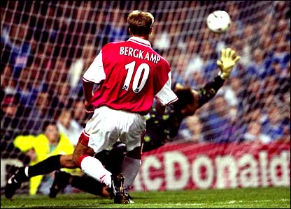 _41912204_bergkamp_leicester416.jpg