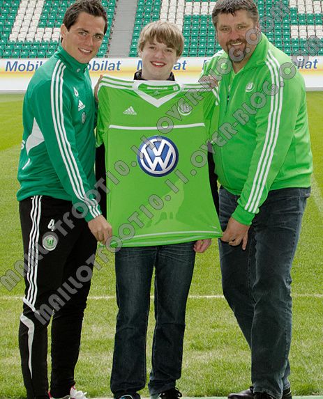 trikot-Wolfsburg-12-13.jpg