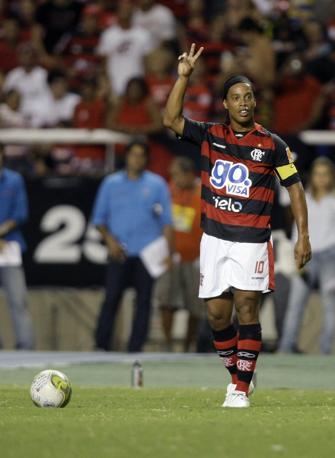 dinho_16_672-458_resize.jpg