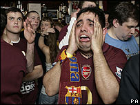 _41656650_arsenal_fan_crying203.jpg