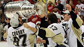 crosby_sid_kisses_stanley_cup_325x183.jpg