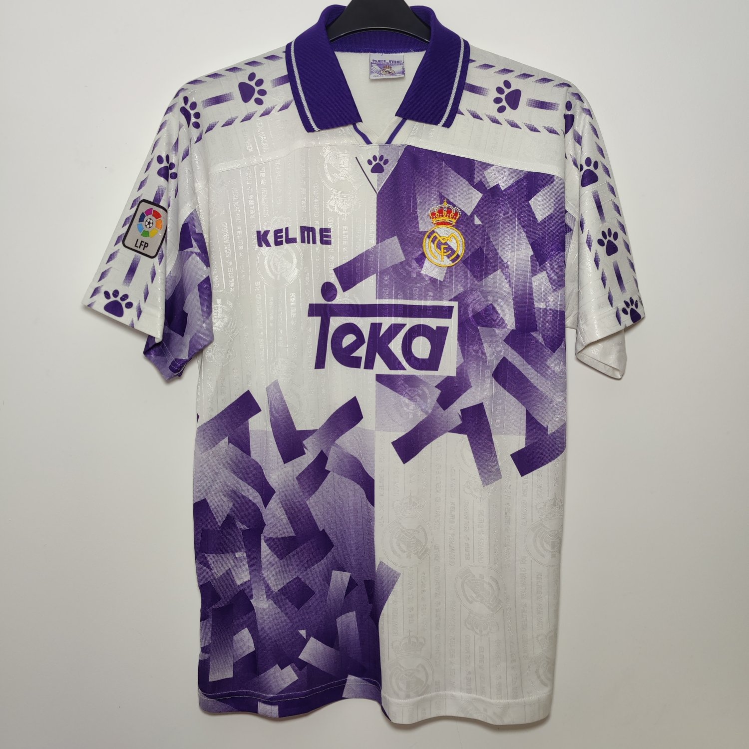 real-madrid-home-football-shirt-1995-1997-s_10993_1.jpg